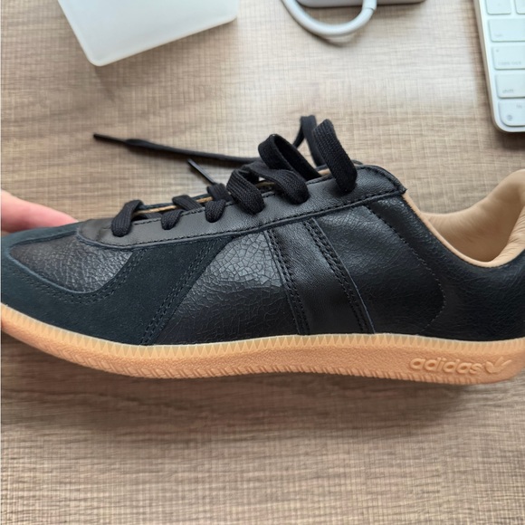 Adidas Army Lux sneakers
Men’s 7 = woman’s 8.5 ( TTS) - Picture 2 of 7